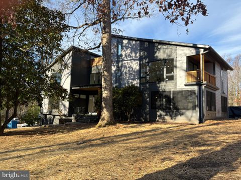 Photo of 4825 Great Oak Road, ROCKVILLE, MD 20853 (MLS # MDMC2191614)