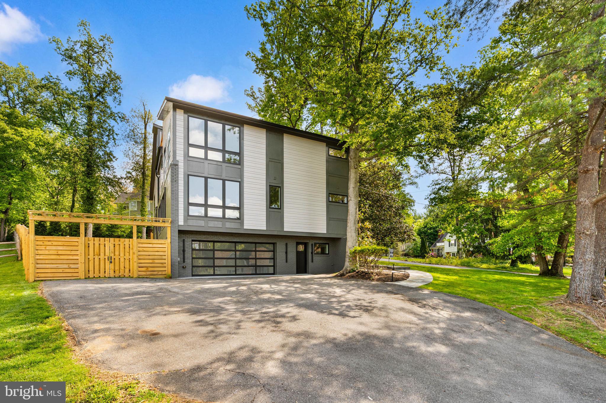 MANOR PARK - Residential