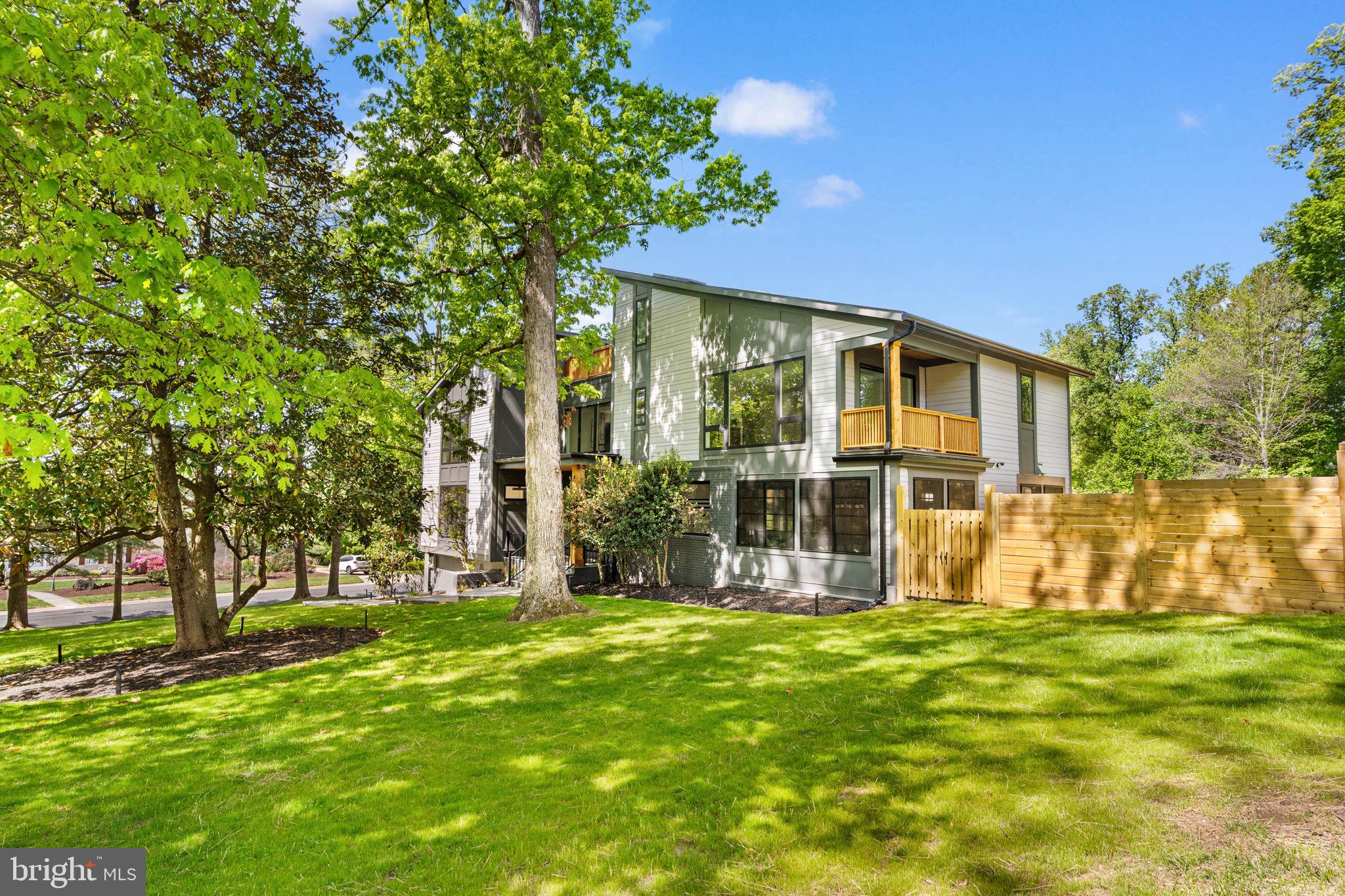 MANOR PARK - Residential