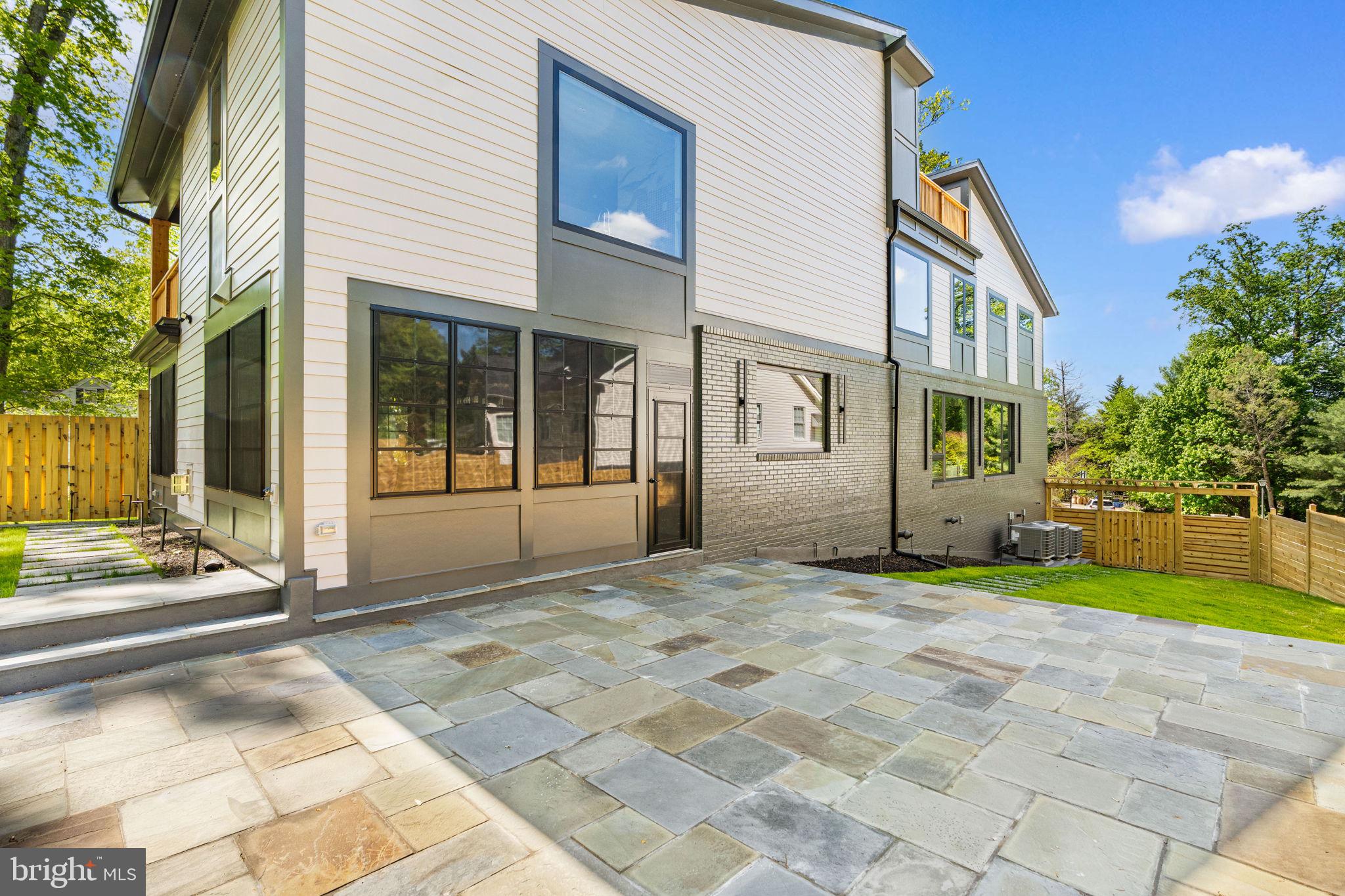 MANOR PARK - Residential