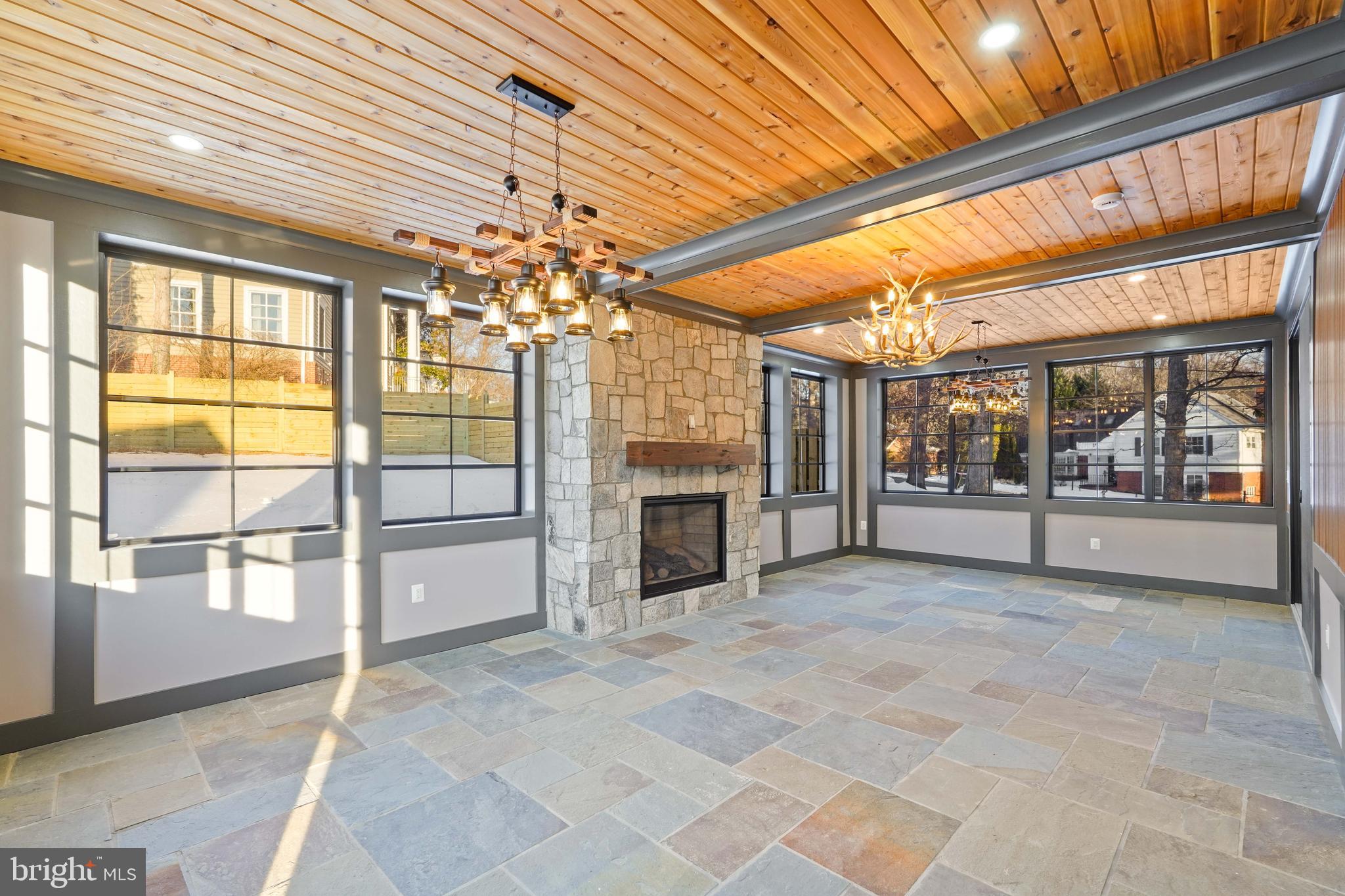 MANOR PARK - Residential