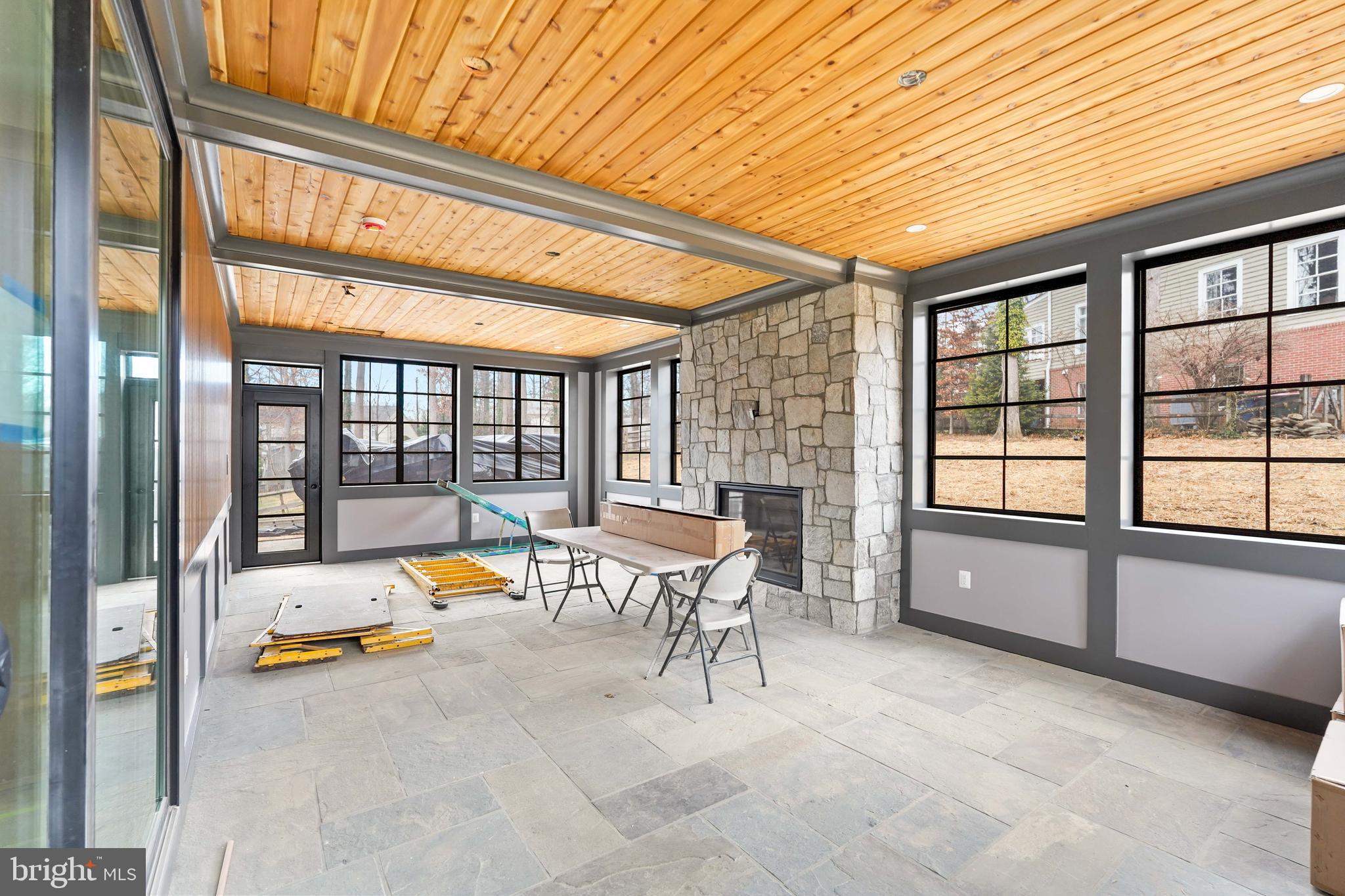 MANOR PARK - Residential