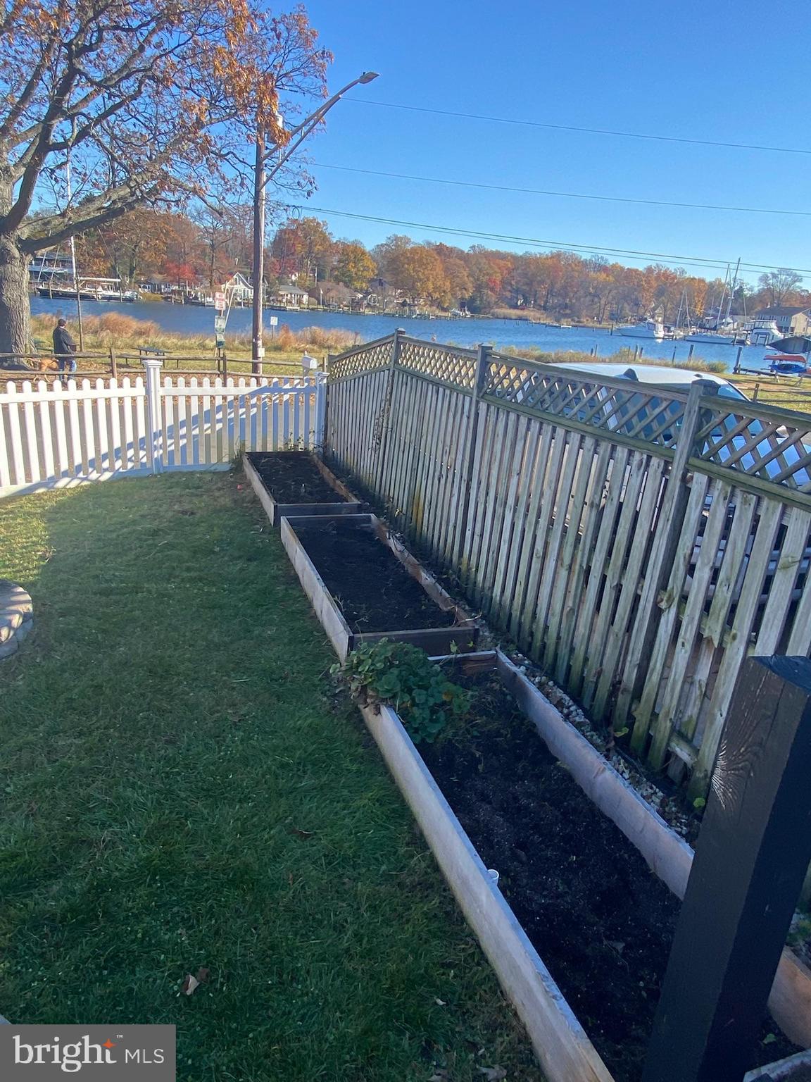 WOODLAND BEACH - Residential