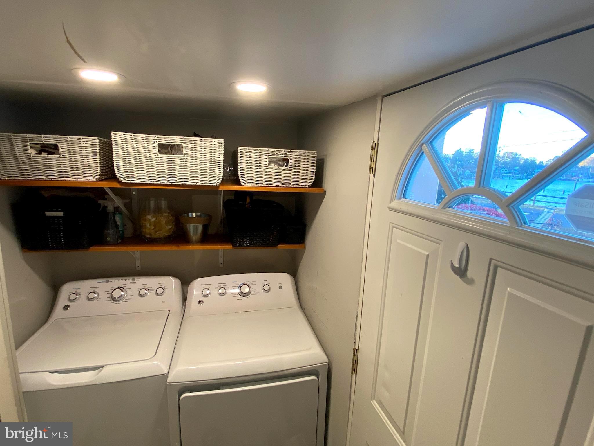 WOODLAND BEACH - Residential