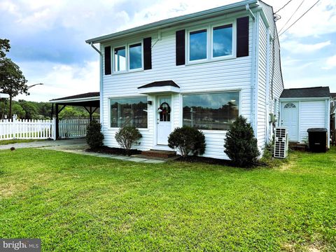 Photo of 431 Shore Drive, EDGEWATER, MD 21037 (MLS # MDAA2136636)