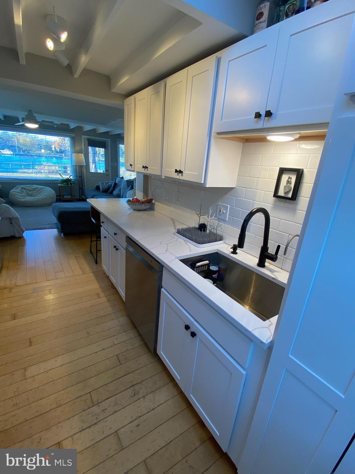 WOODLAND BEACH - Residential