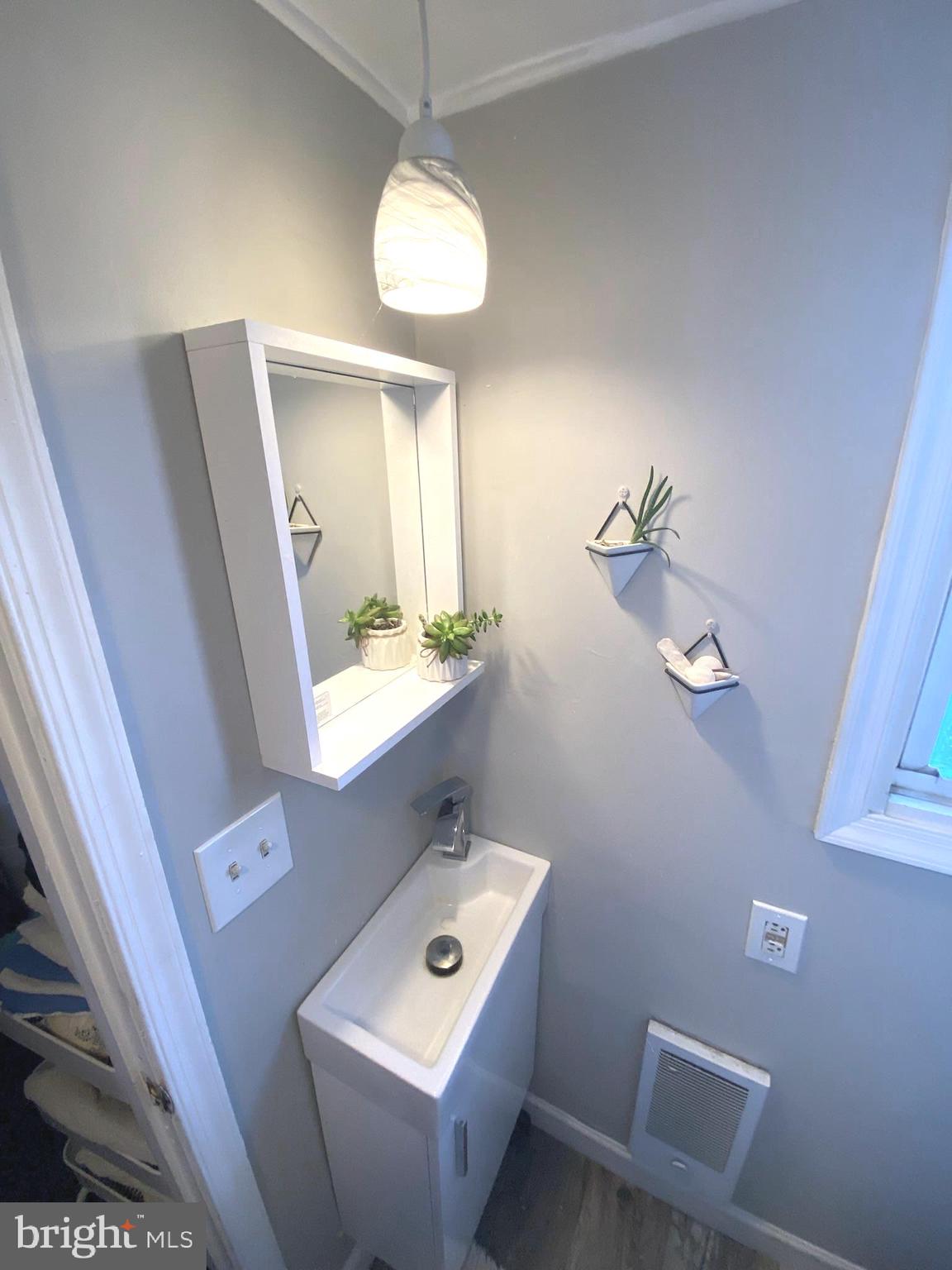 WOODLAND BEACH - Residential