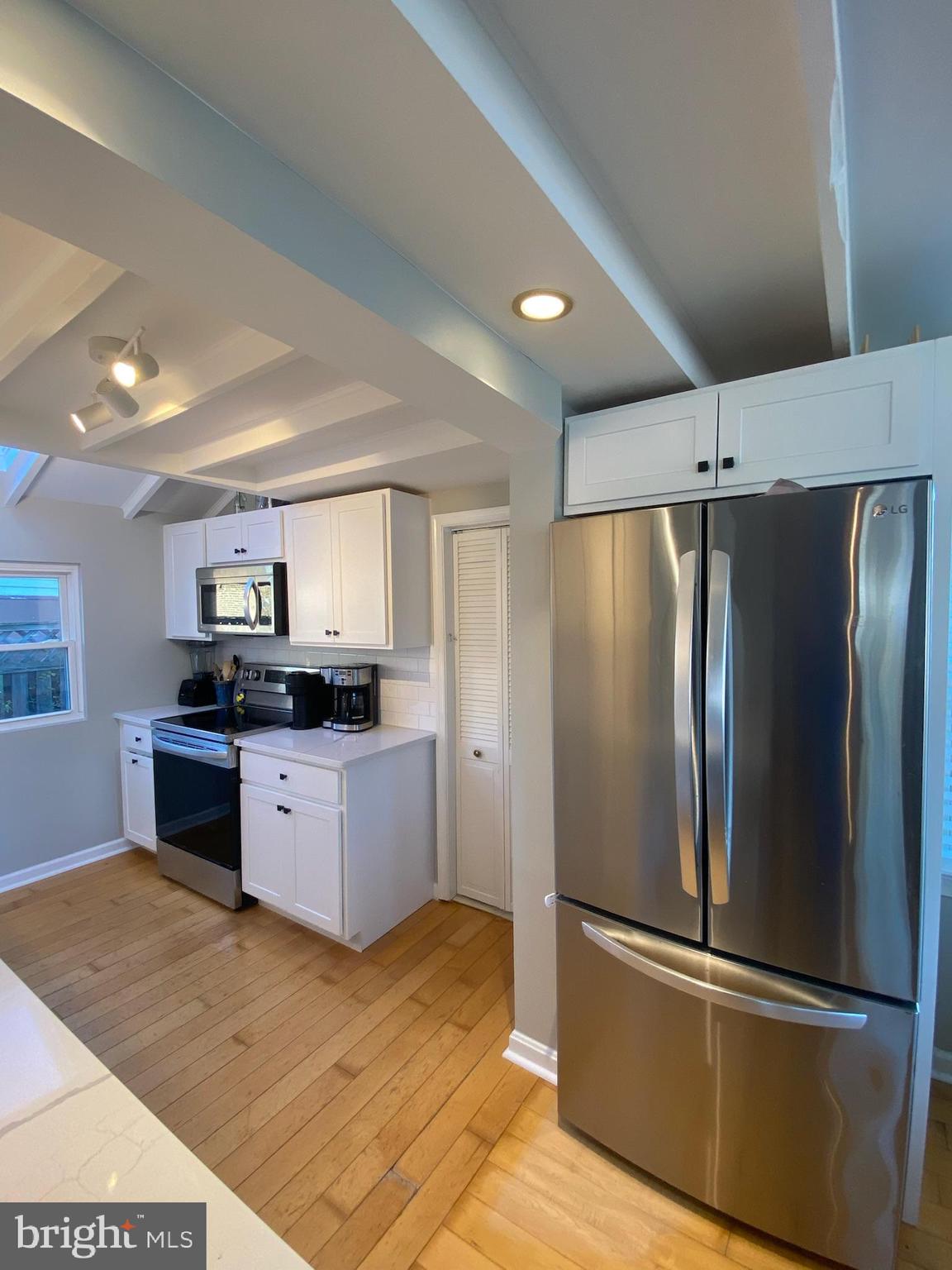 WOODLAND BEACH - Residential