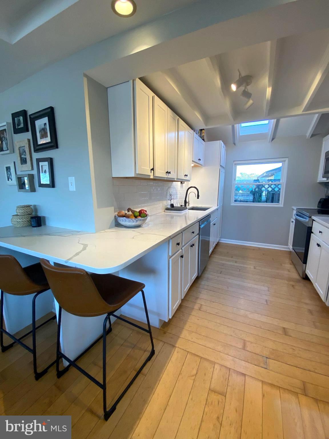 WOODLAND BEACH - Residential