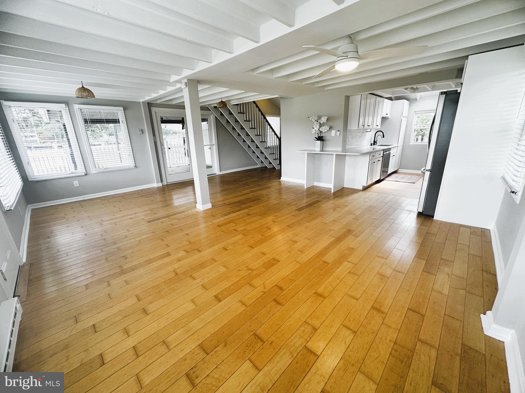 WOODLAND BEACH - Residential