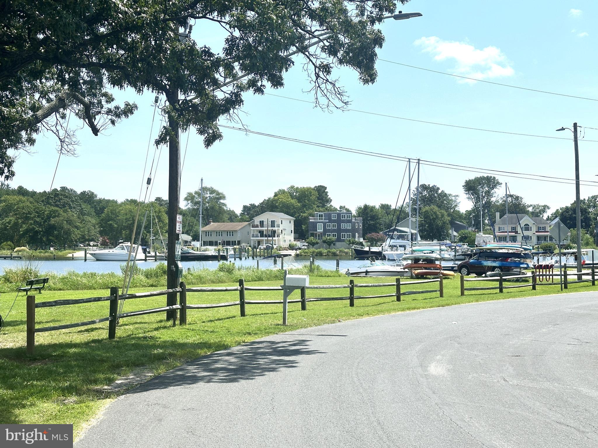 WOODLAND BEACH - Residential