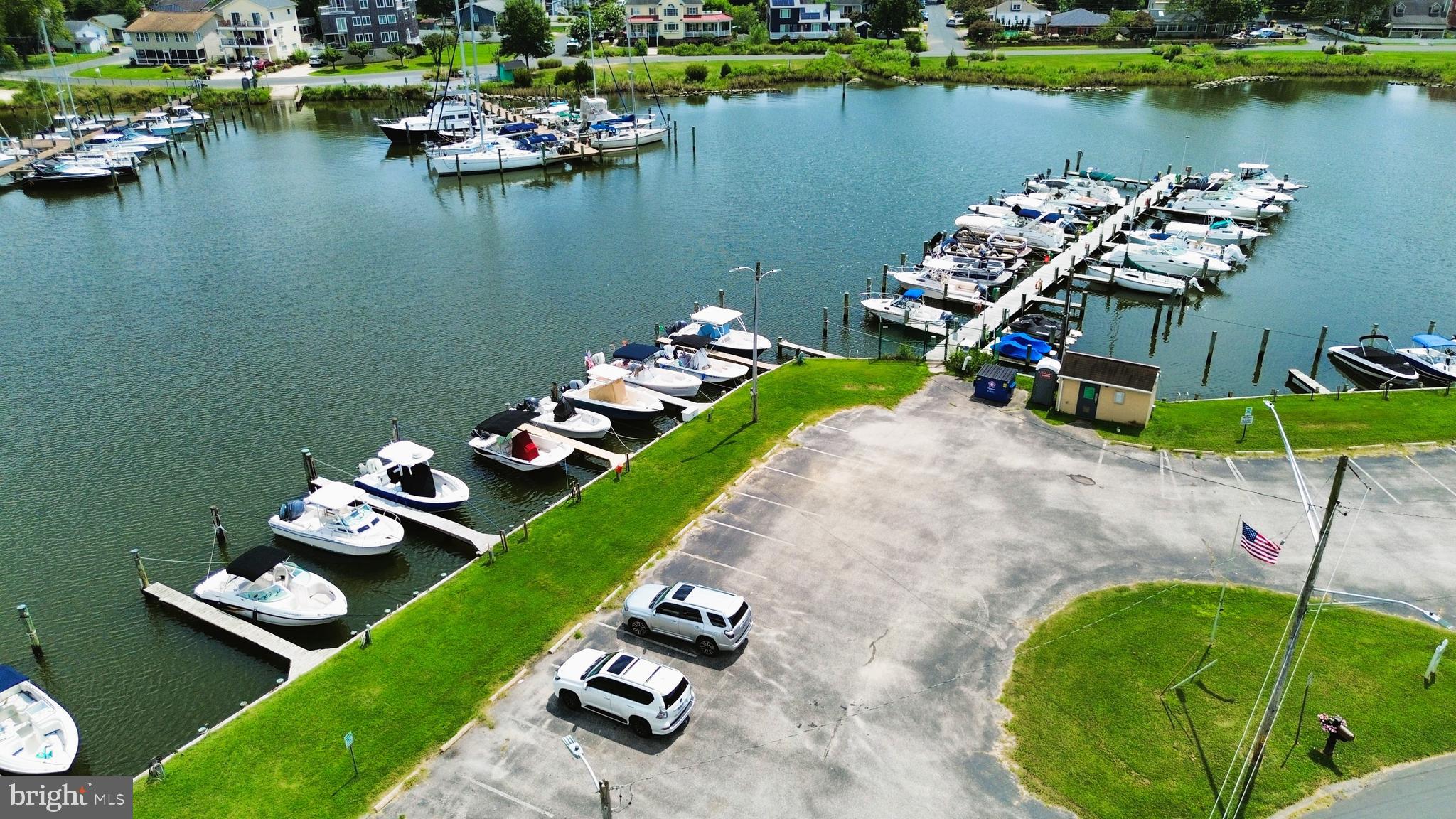 WOODLAND BEACH - Residential