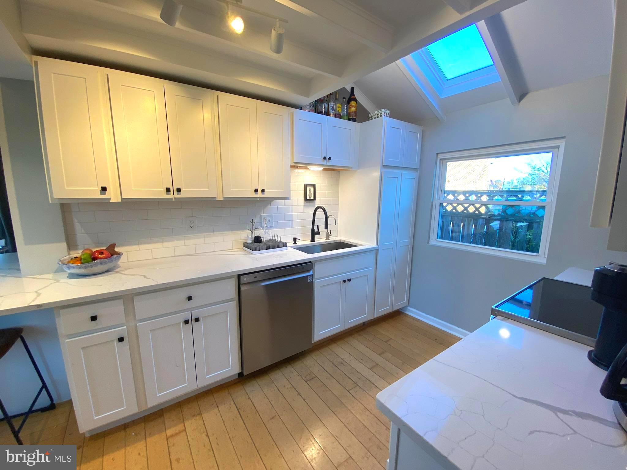 WOODLAND BEACH - Residential