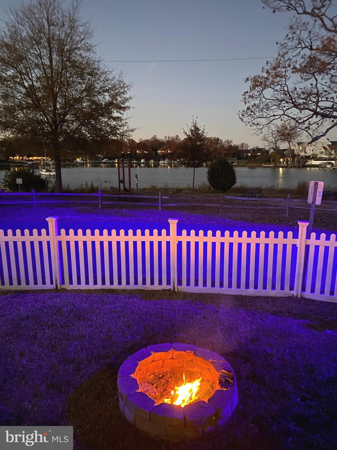 WOODLAND BEACH - Residential