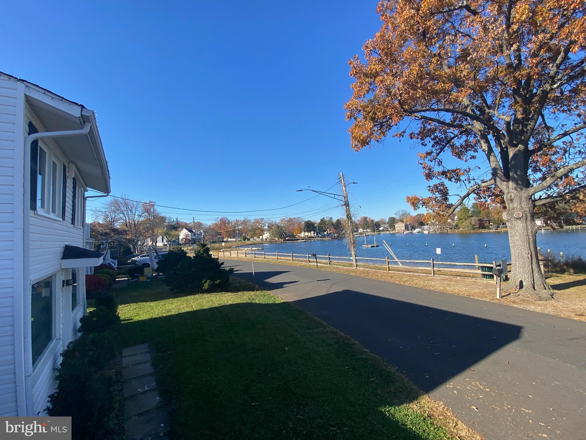 WOODLAND BEACH - Residential