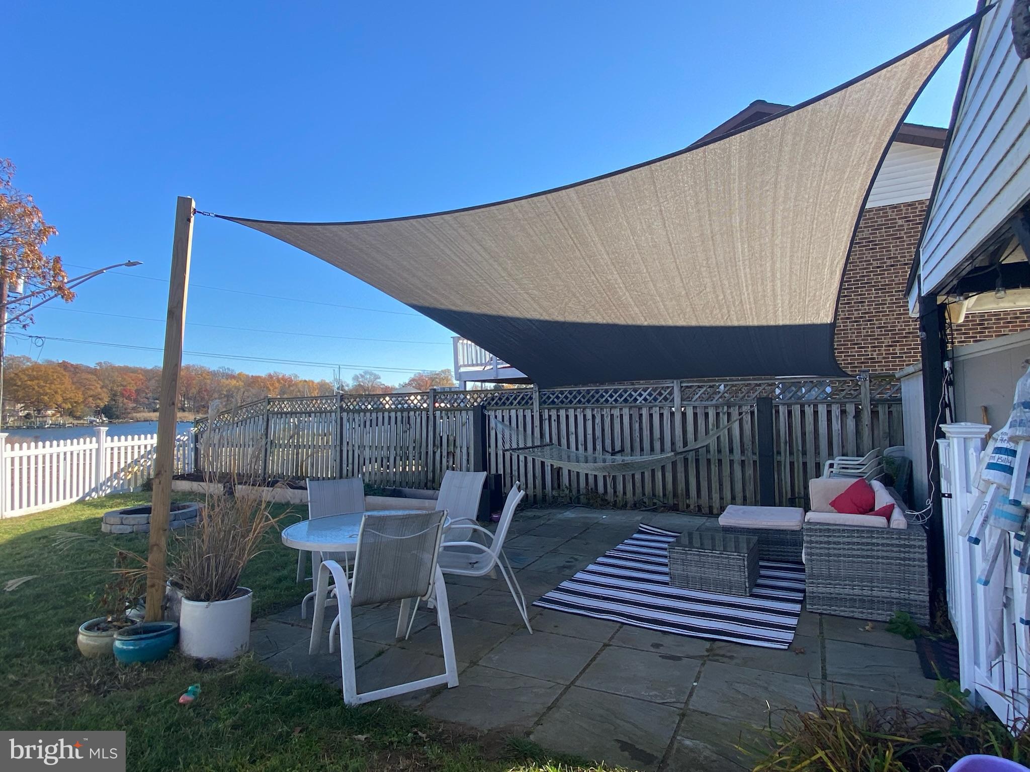 WOODLAND BEACH - Residential