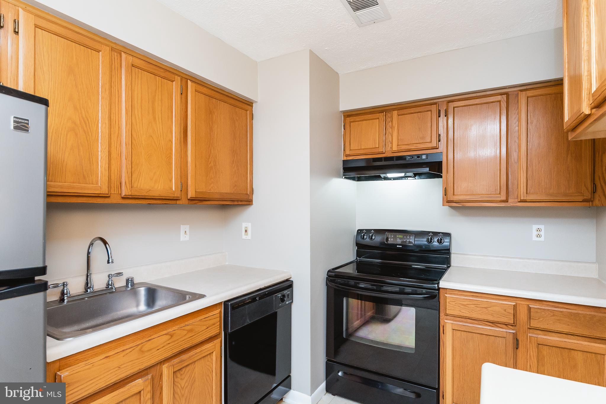 MAGNOLIA WOODS CONDOMINIUMS - Residential