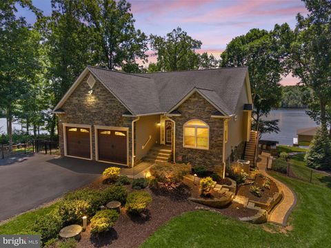 Homes For Sale - 13420 Black Walnut Lane<br/> SPOTSYLVANIA, VA 22551