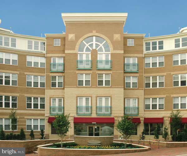 SAVOY AT RESTON TOWN CENTER - Residential Lease