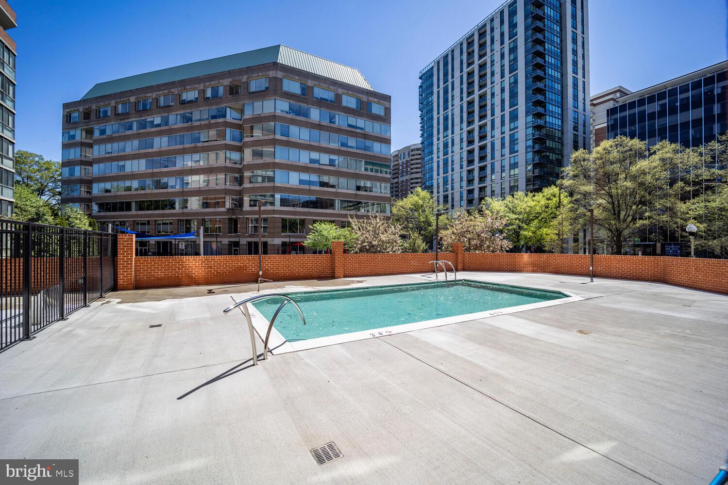 EASTVIEW AT BALLSTON METRO - Residential
