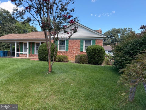 Photo of 10924 Spurlock Ct, FAIRFAX, VA 22032 (MLS # VAFX2340026)