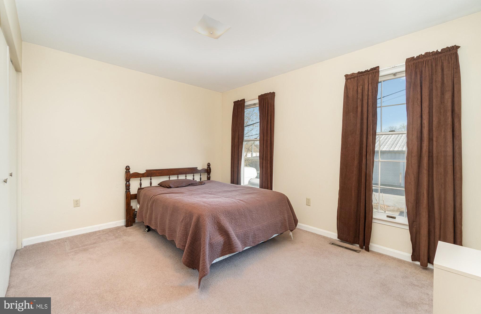 DUKE STREET COMMONS - Residential