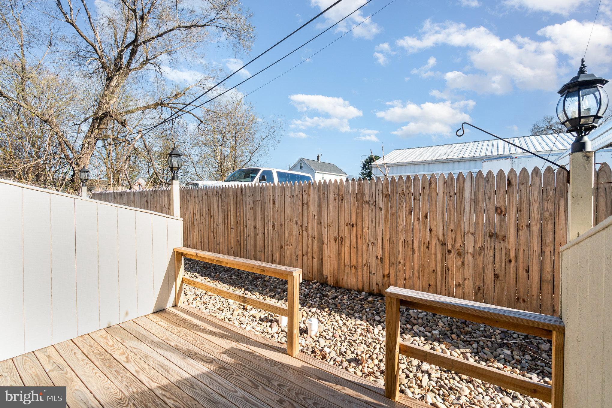 DUKE STREET COMMONS - Residential