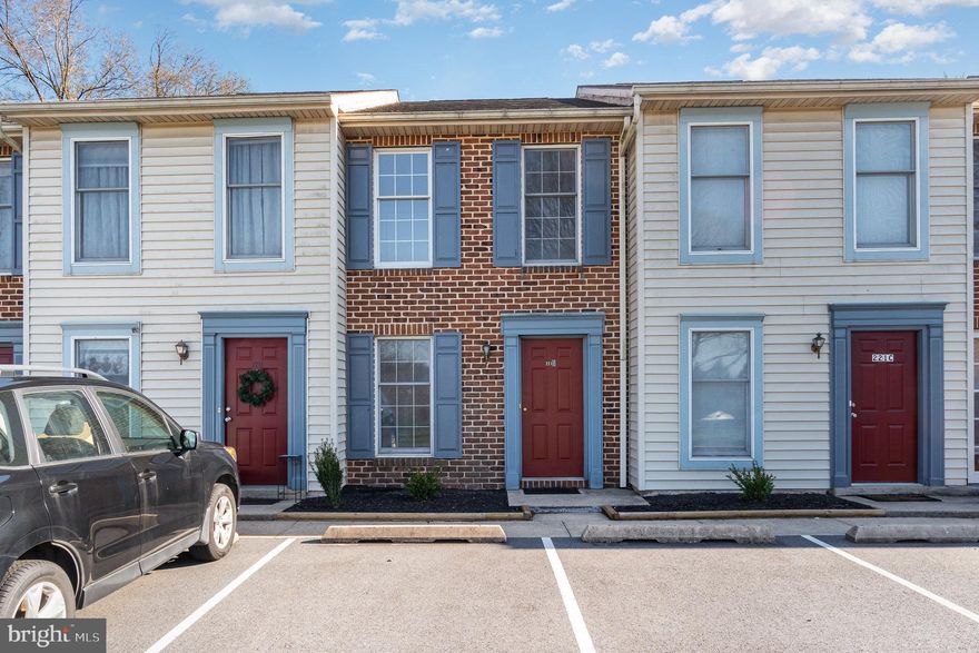 Duke Street Commons townhome in the heart of Hummelstown Borough! Features 2 spacious bedroom and 1.5 bath. Main levels offers a living room, kitchen, half bath and dining area w/ sliders leading out to a private deck . The 2nd floor offers 2 bedrooms and full bath plus a convenient laundry area.  Great location and great price! Schedule your showing today!