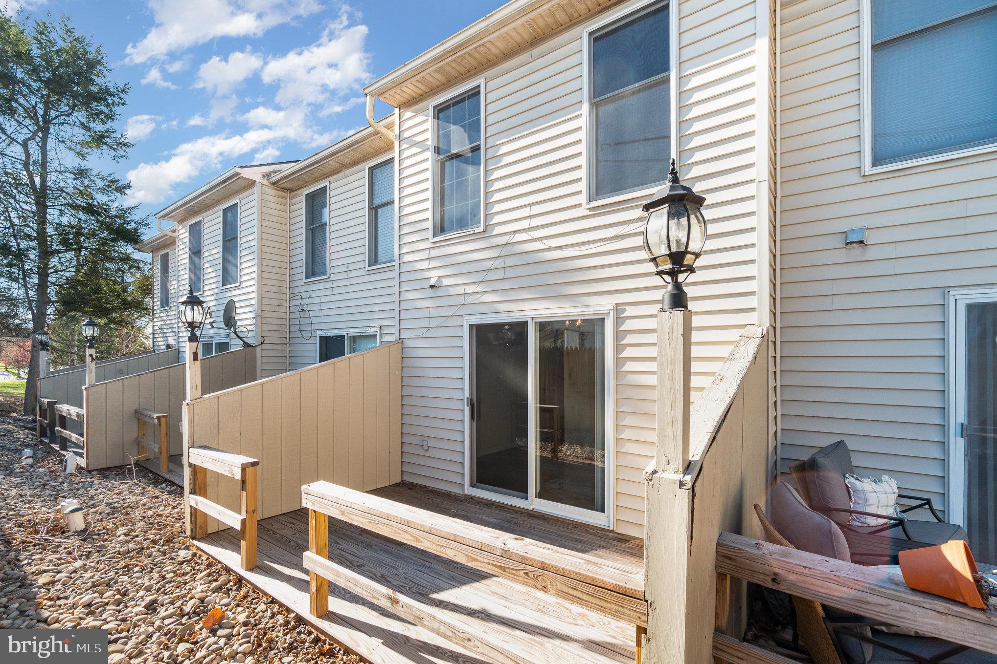 DUKE STREET COMMONS - Residential