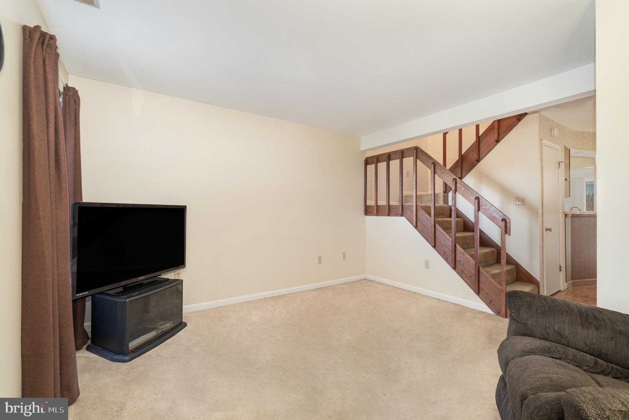 DUKE STREET COMMONS - Residential