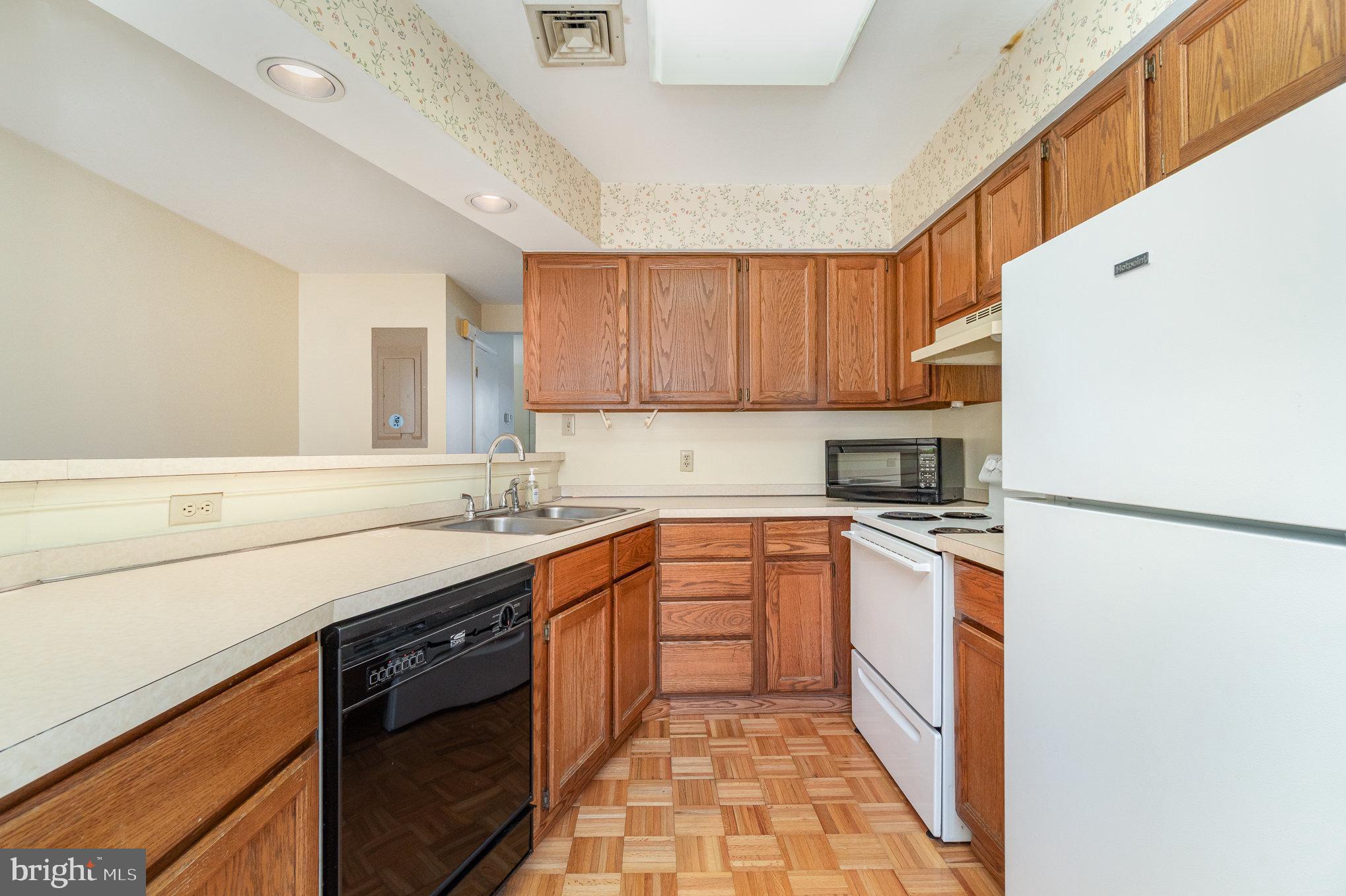 DUKE STREET COMMONS - Residential