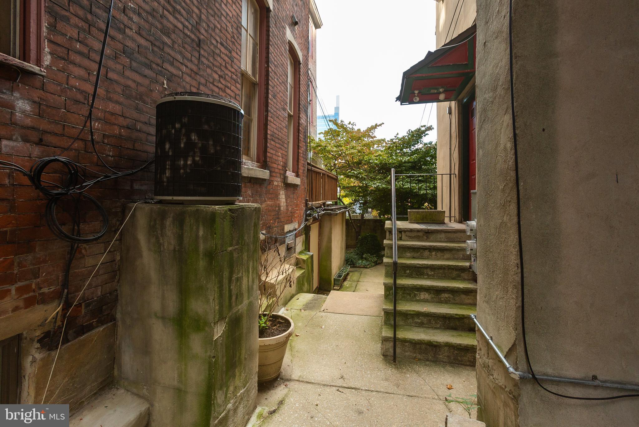 FAIRMOUNT - Residential Income