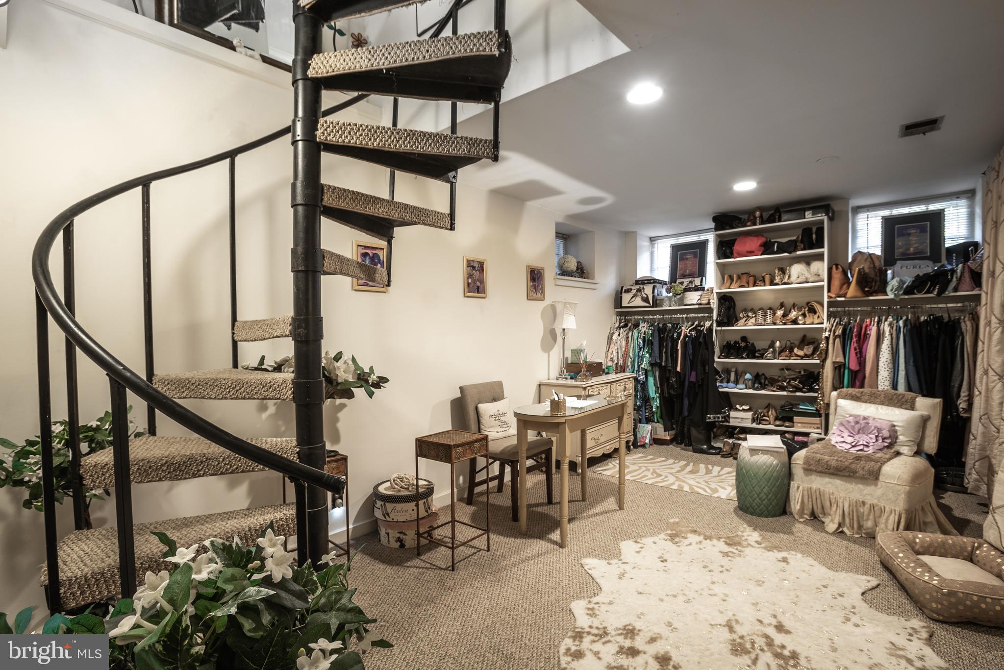 FAIRMOUNT - Residential Income