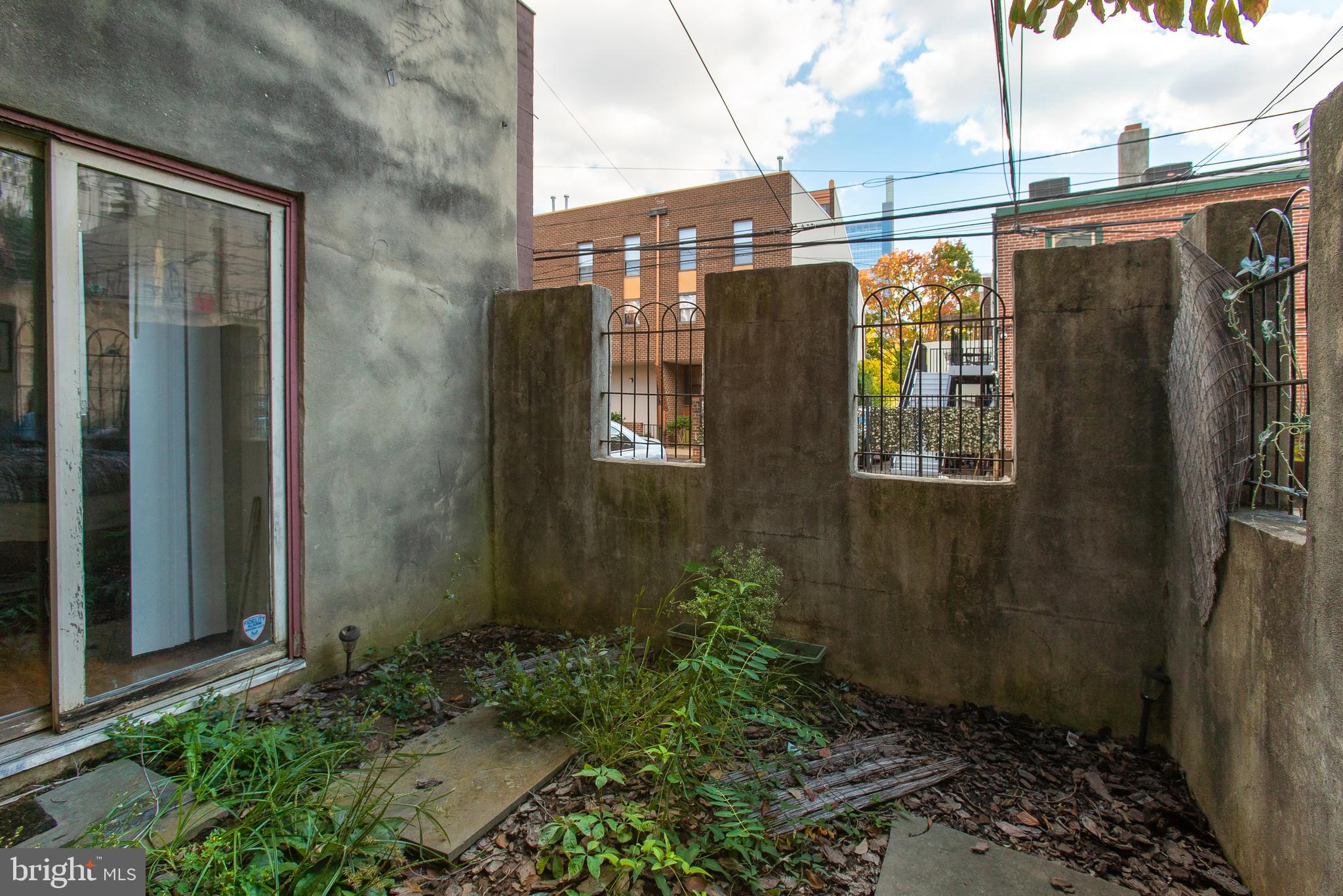 FAIRMOUNT - Residential Income