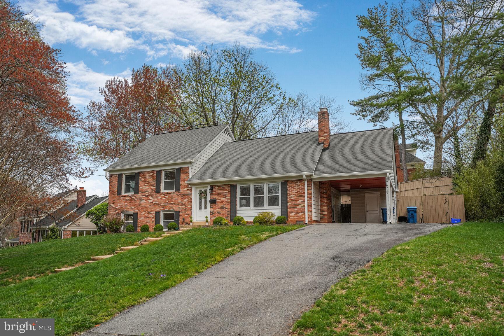 OPEN HOUSE SAT 7/19 1-3PM and SUN 7/20 1-3 Price just reduced by $50,000!!!
Don't miss this opportunity to own this well maintained split level home with a carport in the beautiful neighborhood of Foxhall. This home has 5 bedrooms (tax records count the room on the top floor as an bedroom
) and 2.5 baths with over 2400 sq. ft. of space on over five floors. Enjoy warm summer nights in your amazing backyard oasis that includes a heated lagoon style pool and hot tub! Lots of room for outdoor entertainment! The main level showcases a living room, dining room and kitchen with access through the sliding glass doors to the backyard. All 5 bedrooms are on the upper levels along with the 2 full baths. The lower level houses a bright rec room, powder room and the laundry room with additional access to the backyard This is a fantastic location with easy access to major roadways including Rte. 66; Rte. 7, Dulles Toll Rd. and Rte 123. It’s only 1.4 miles to West Falls Church Metro and less than 3 miles to Tysons Shopping Centers/Metro. Tuckahoe Recreation Club is just down the street as well.