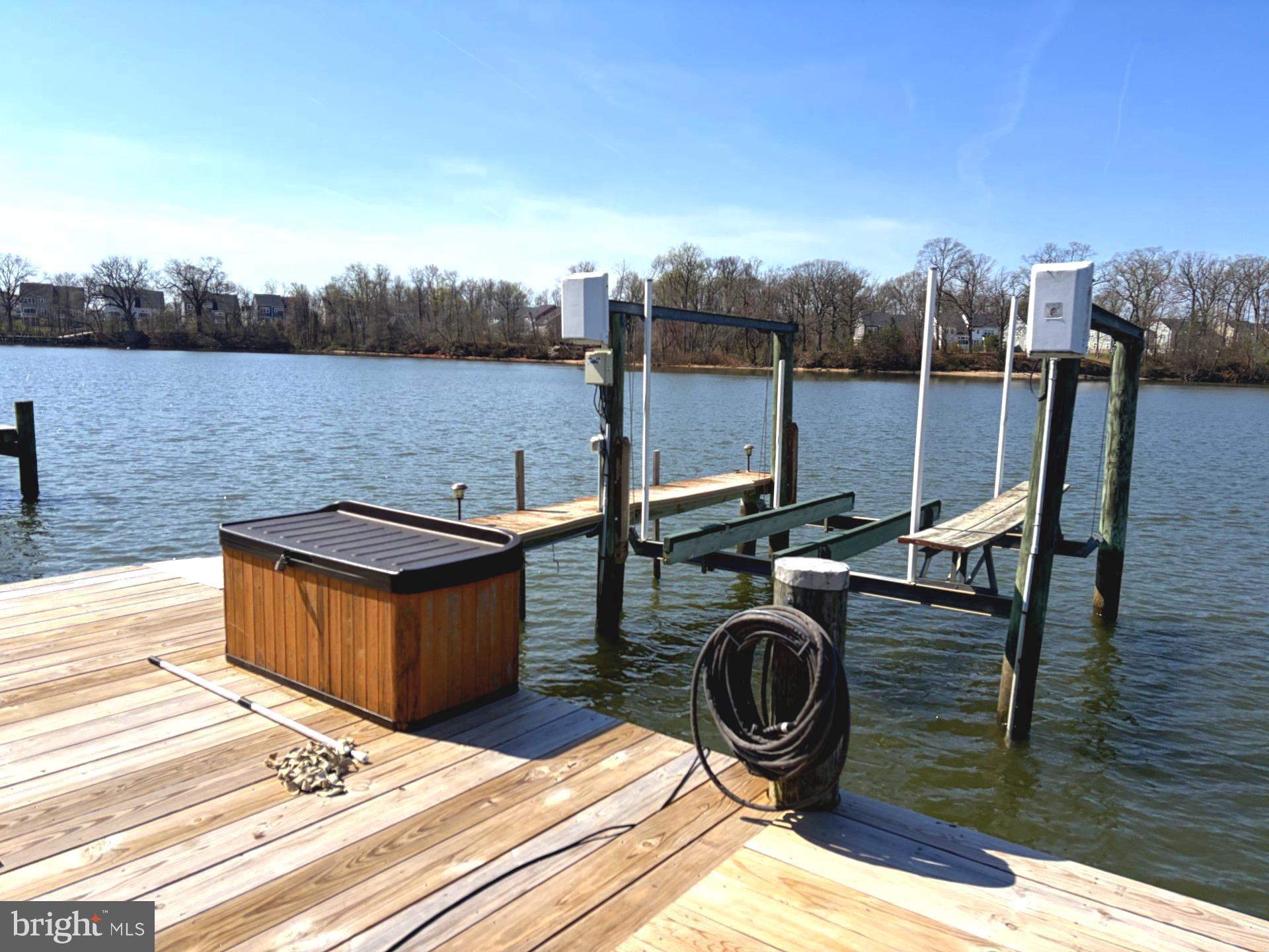 MIDDLE RIVER - Residential