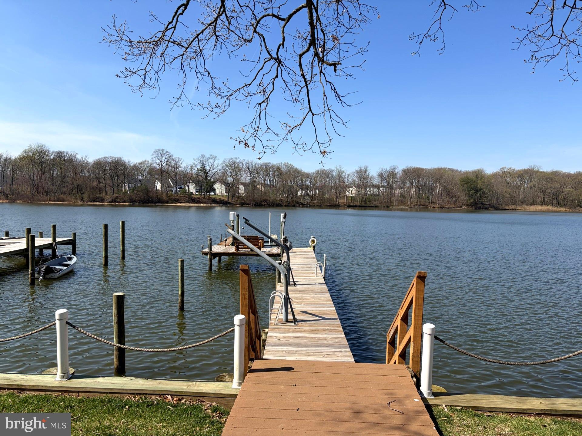 6 W KINGSTON PARK LANE