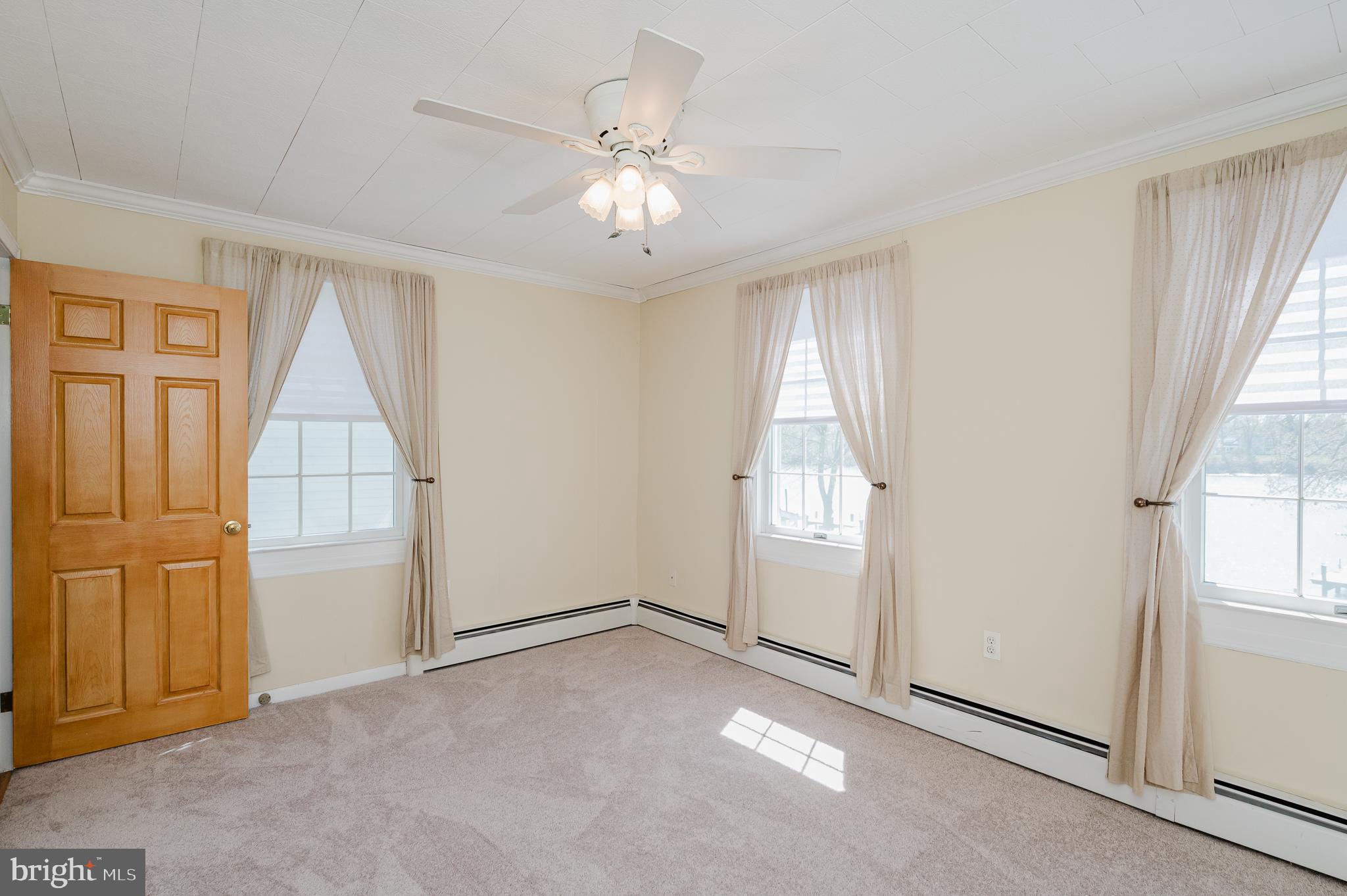 MIDDLE RIVER - Residential