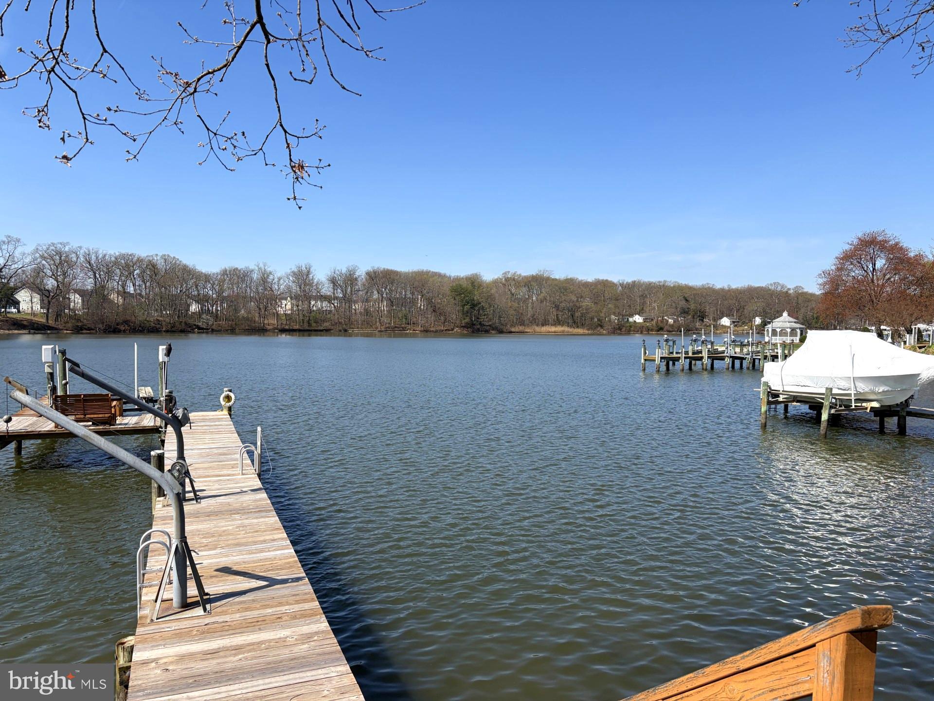 6 W KINGSTON PARK LANE