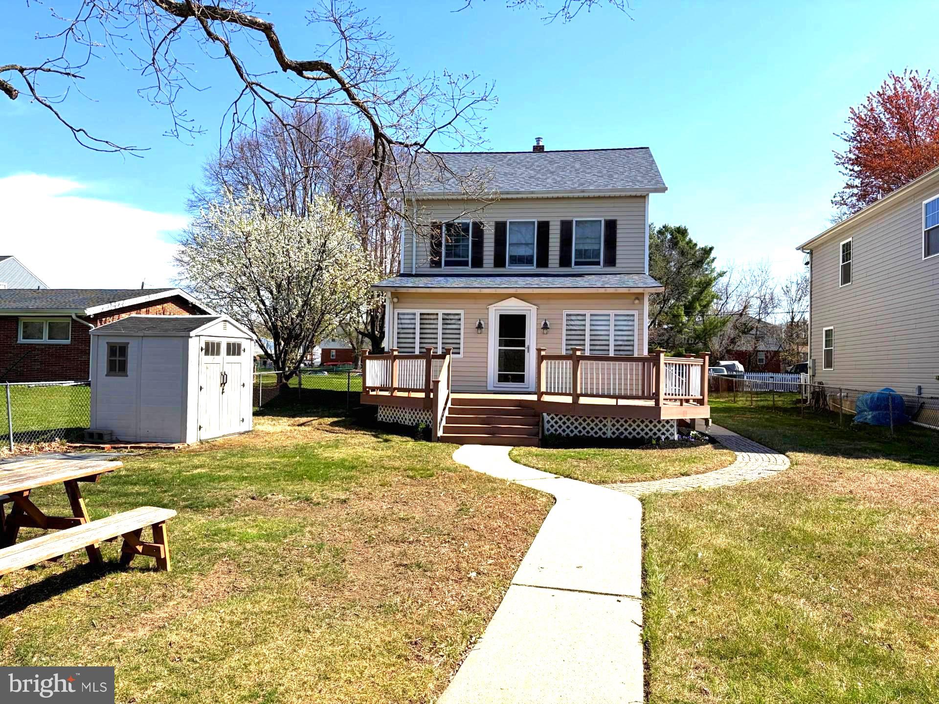 MIDDLE RIVER - Residential