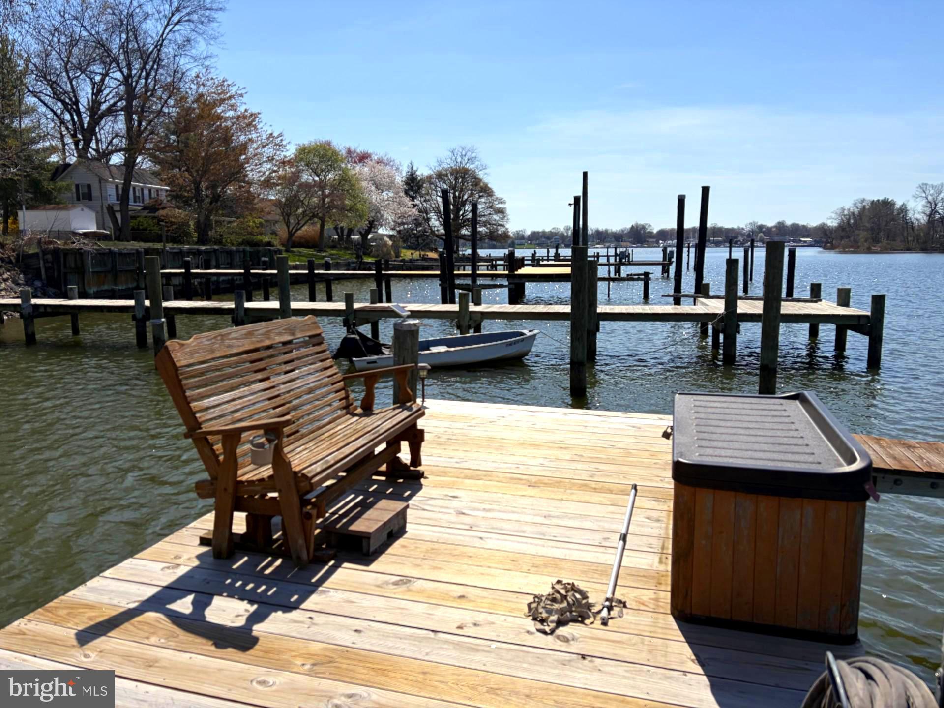 6 W KINGSTON PARK LANE