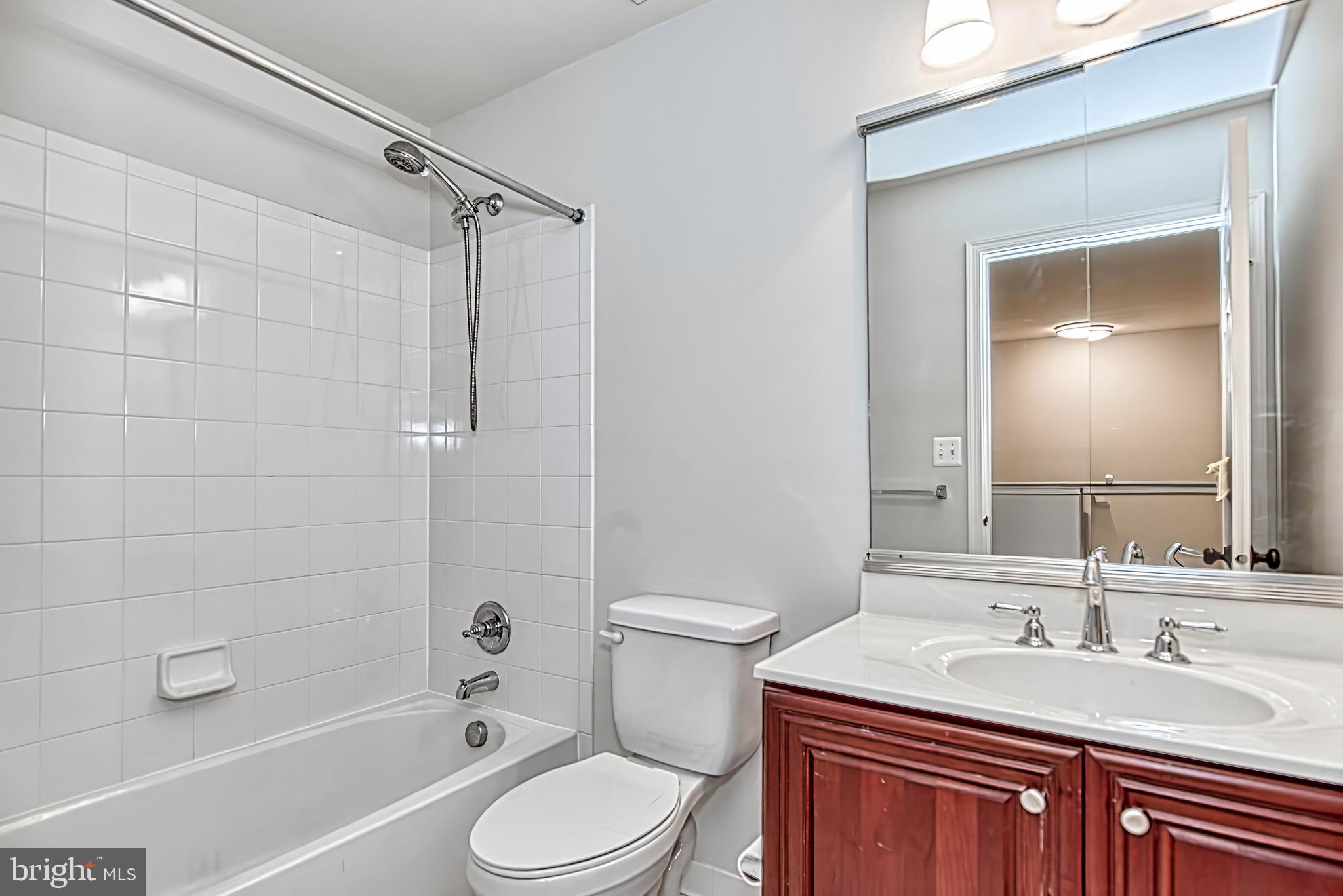 BELMONT COUNTRY CLUB - Residential Lease