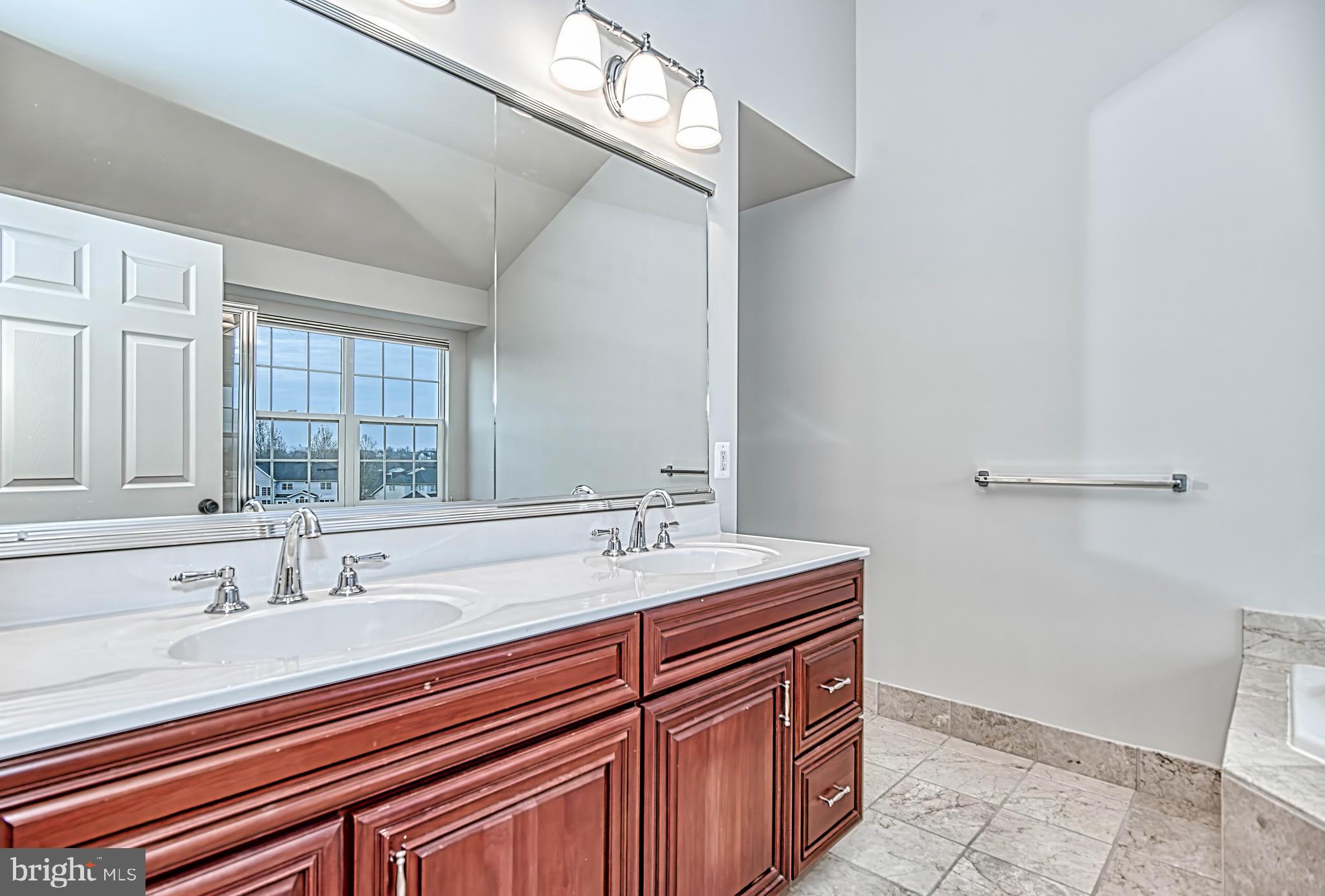 BELMONT COUNTRY CLUB - Residential Lease