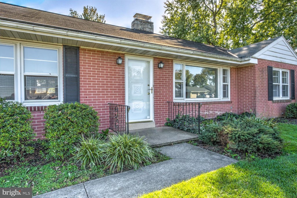 Photo of 1010 Bluegrass Rd, Lancaster, PA 17601 (MLS # PALA2043294)