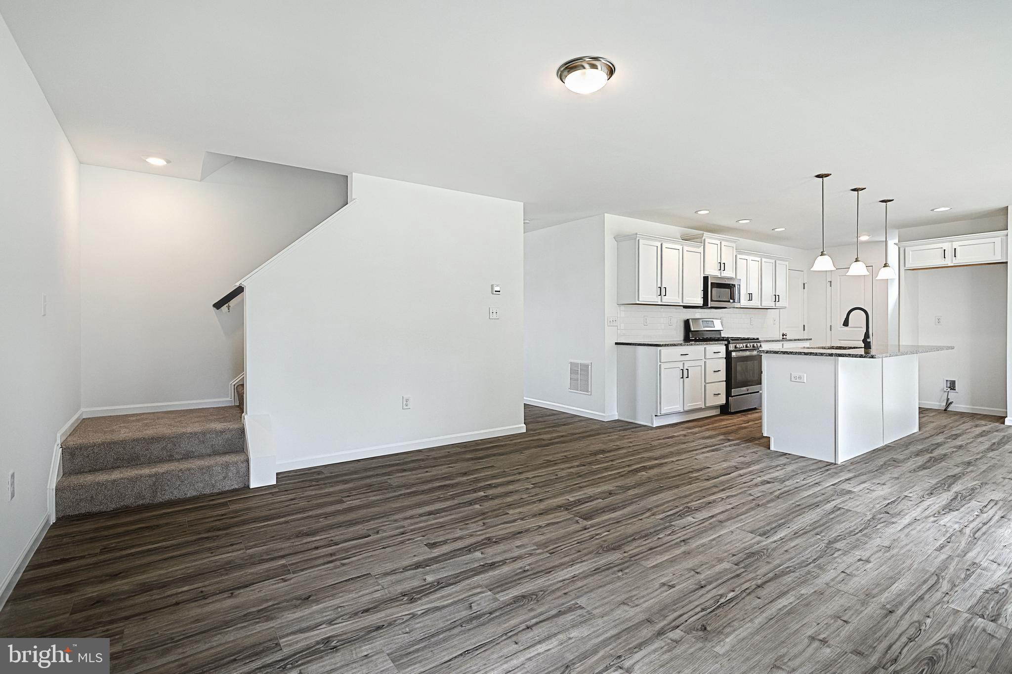 STONE MILL ESTATES - Residential