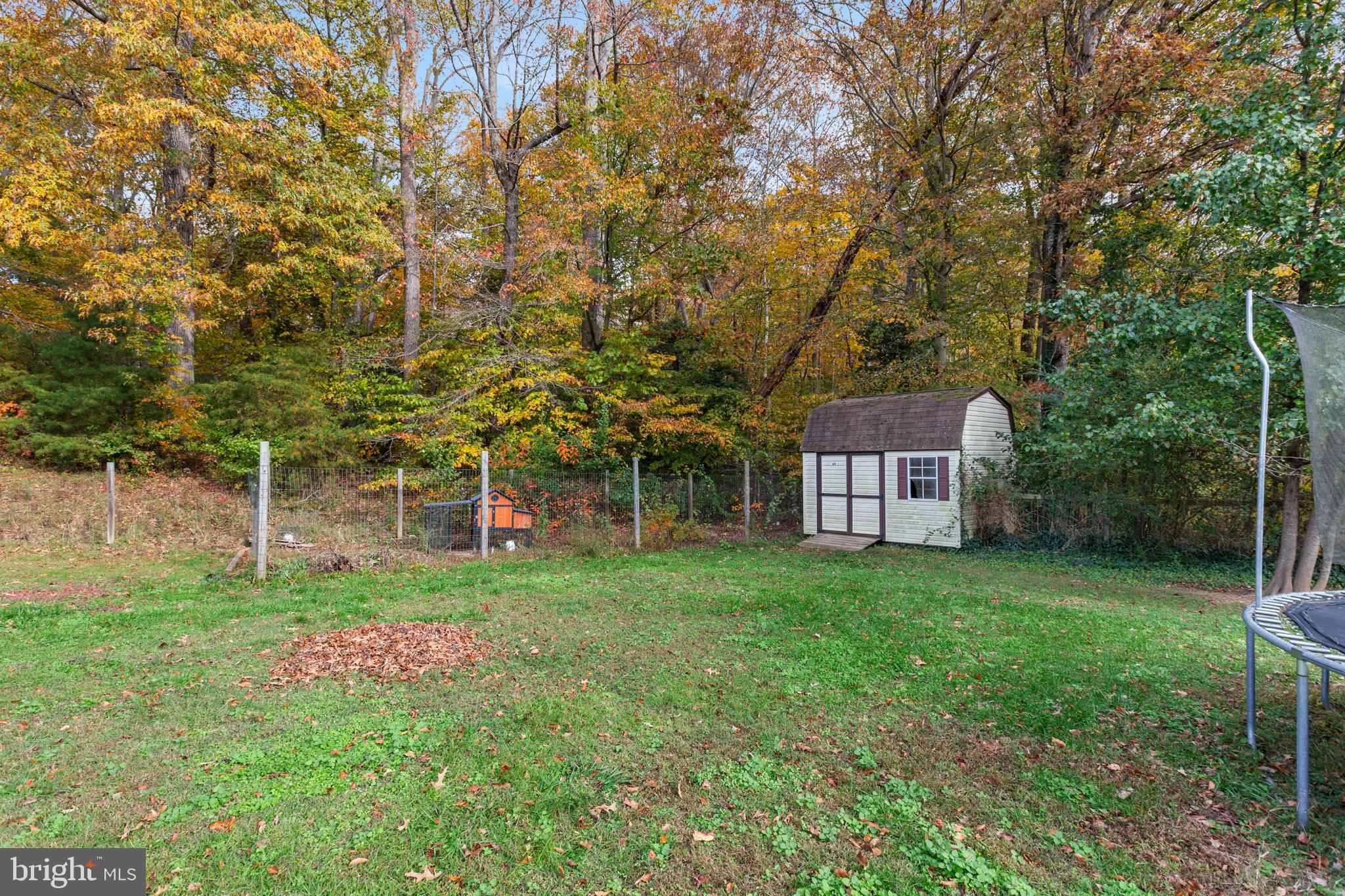 COUNTRY LAKES - Residential