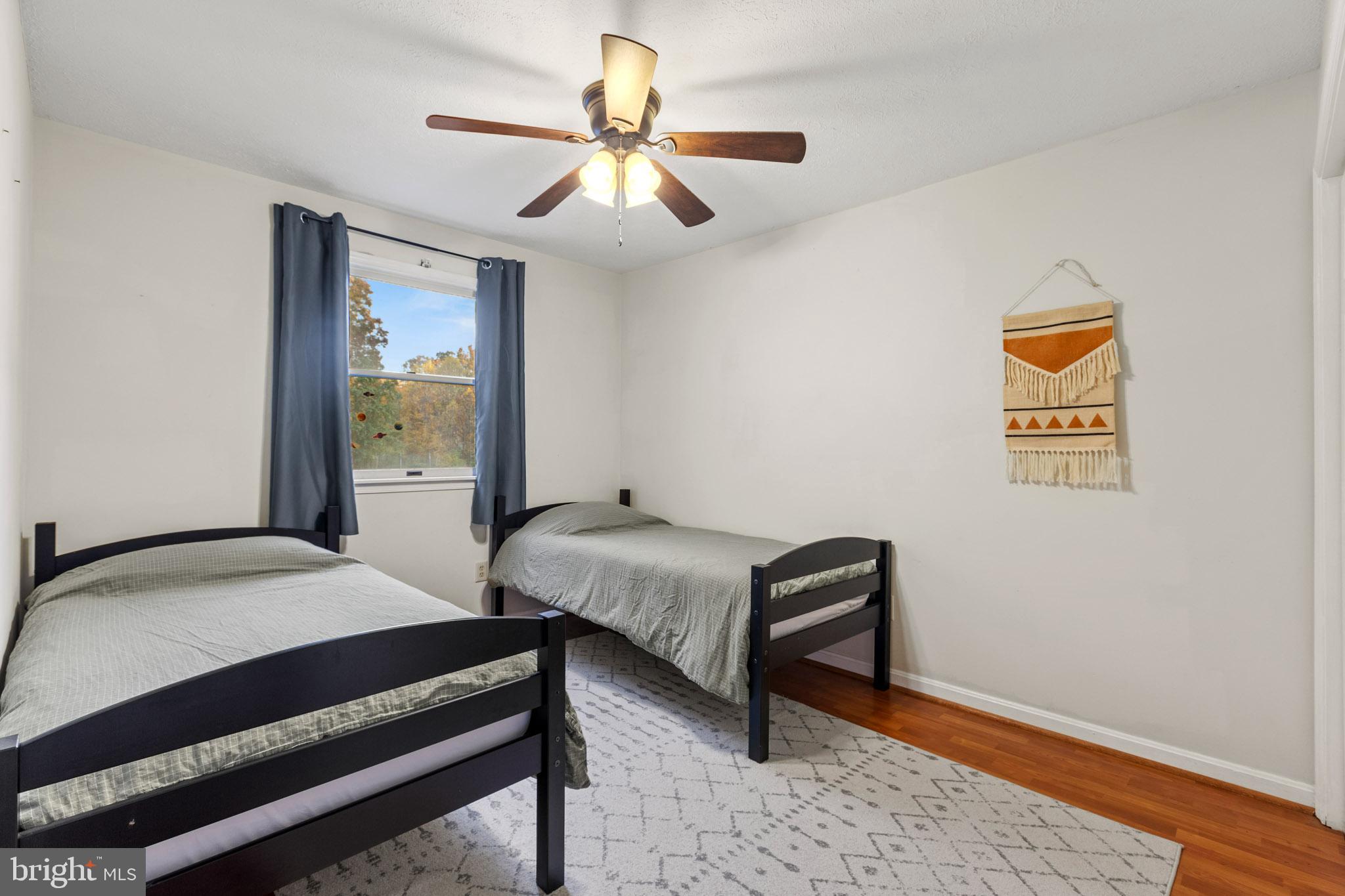 COUNTRY LAKES - Residential