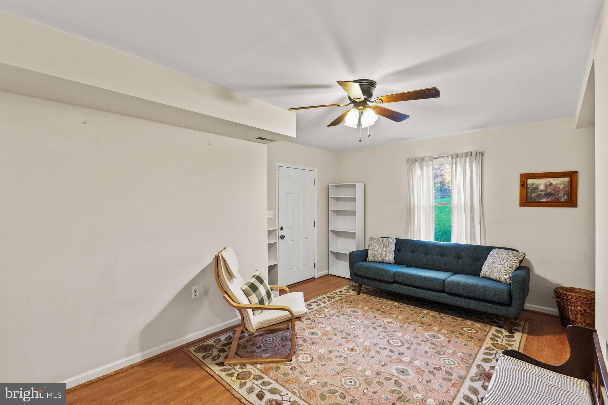 COUNTRY LAKES - Residential