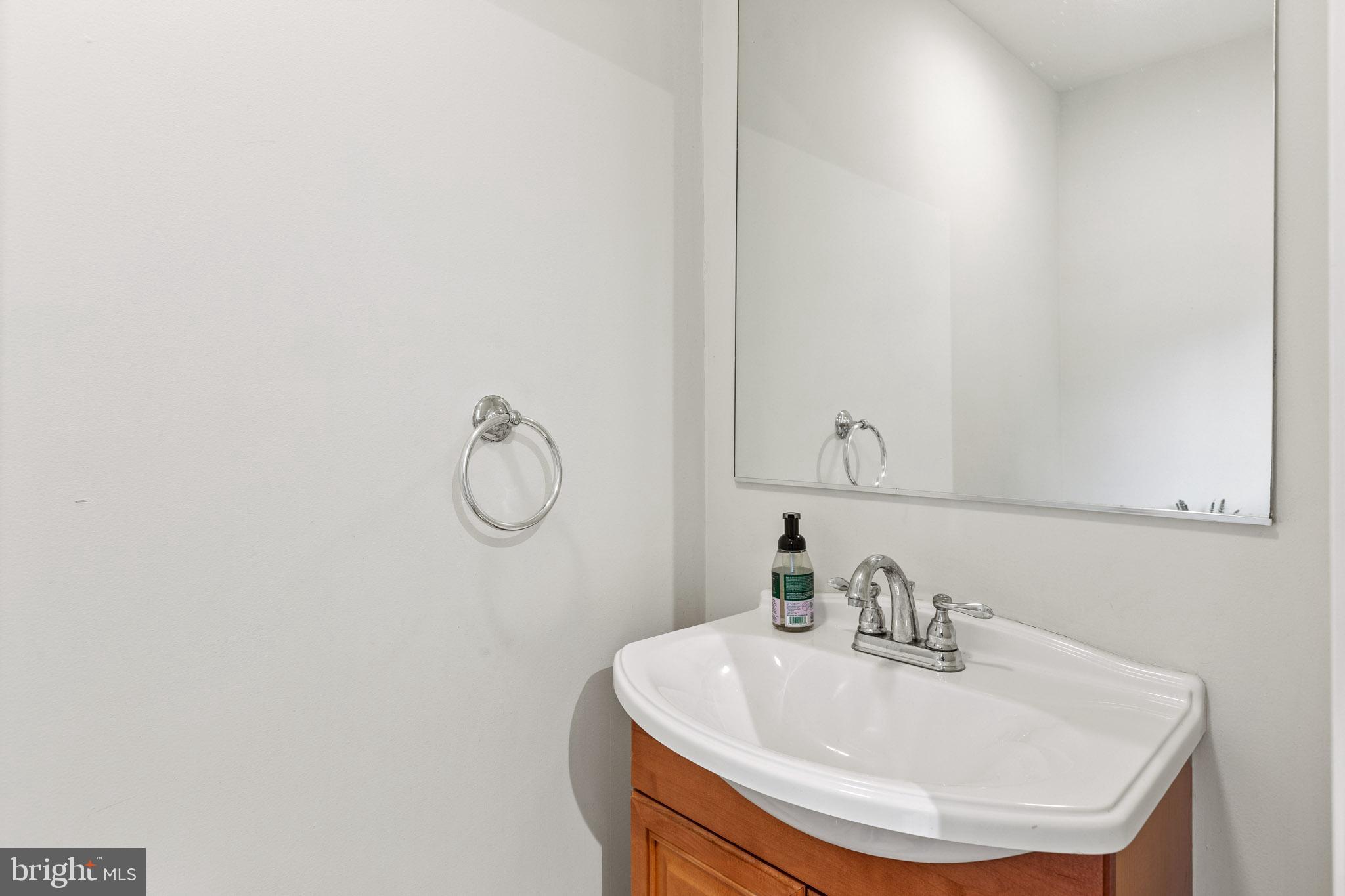 COUNTRY LAKES - Residential