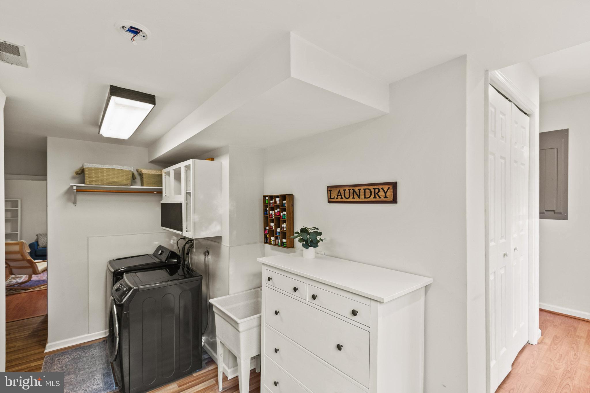 COUNTRY LAKES - Residential